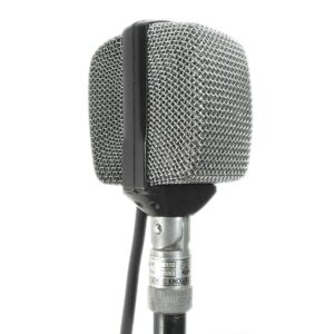 AKG D12